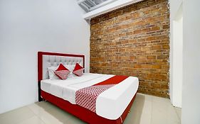 Super Oyo 91173 Guesthouse King Puntodewo